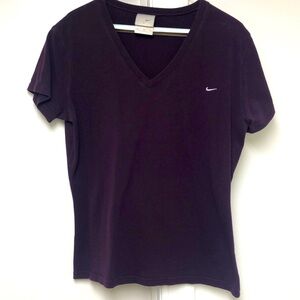 Nike, eggplant, stretchy, V-neck T-shirt, and XL, some wear